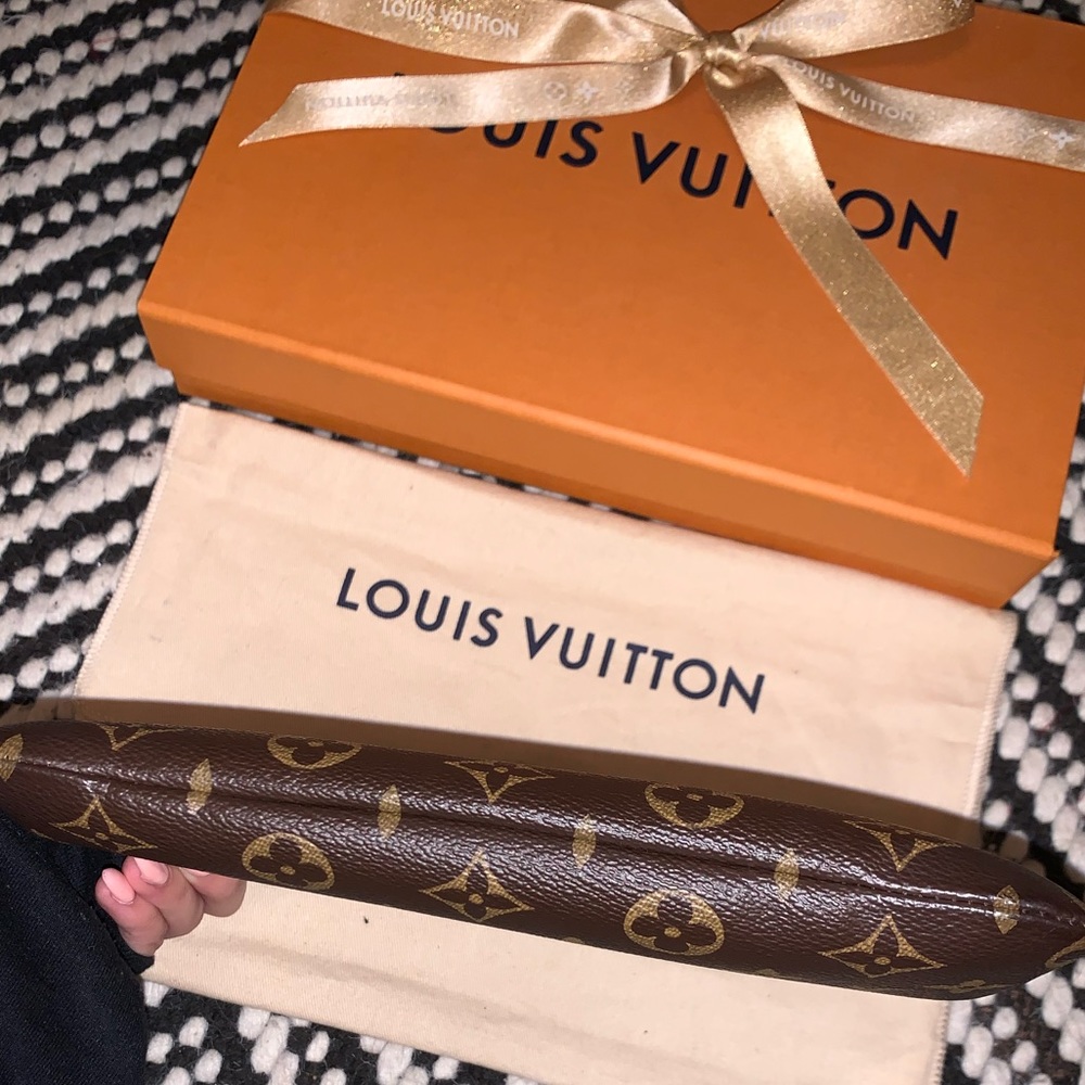 Louis Vuitton Voyage Pm Pouch (looks brand new) - Picture 5 of 8